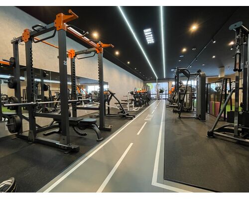 12CBC93F-C9C9-40BF-B8D6-45A0BF159BAD